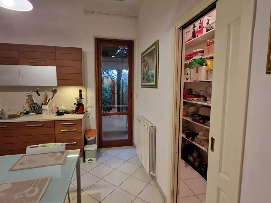 Immagine 21 di Villa in vendita  a Viareggio