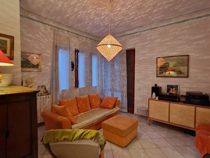 Immagine 3 di Villa in vendita  a Viareggio