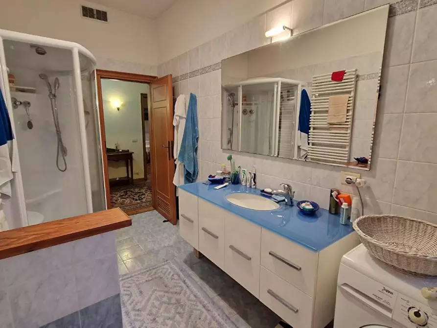 Immagine 32 di Villa in vendita  a Viareggio