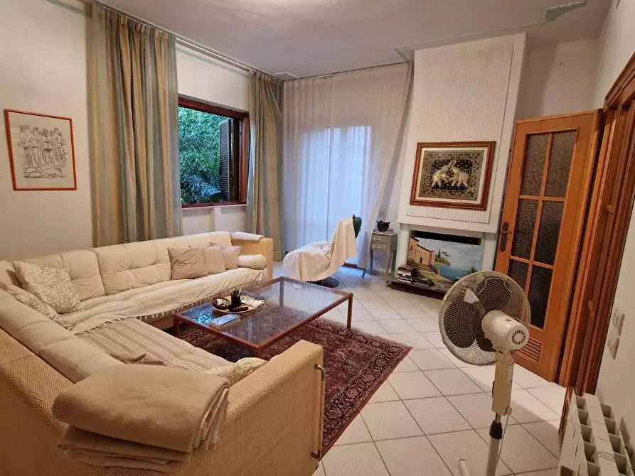 Immagine 24 di Villa in vendita  a Viareggio
