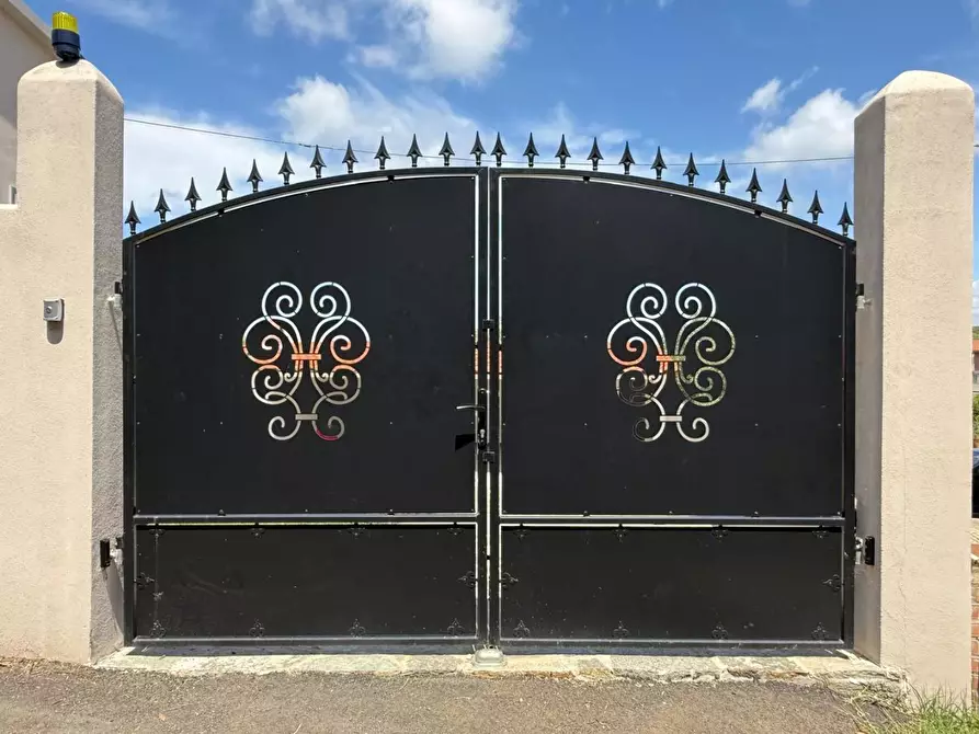 Immagine 1 di Casa bifamiliare in vendita  a Livorno