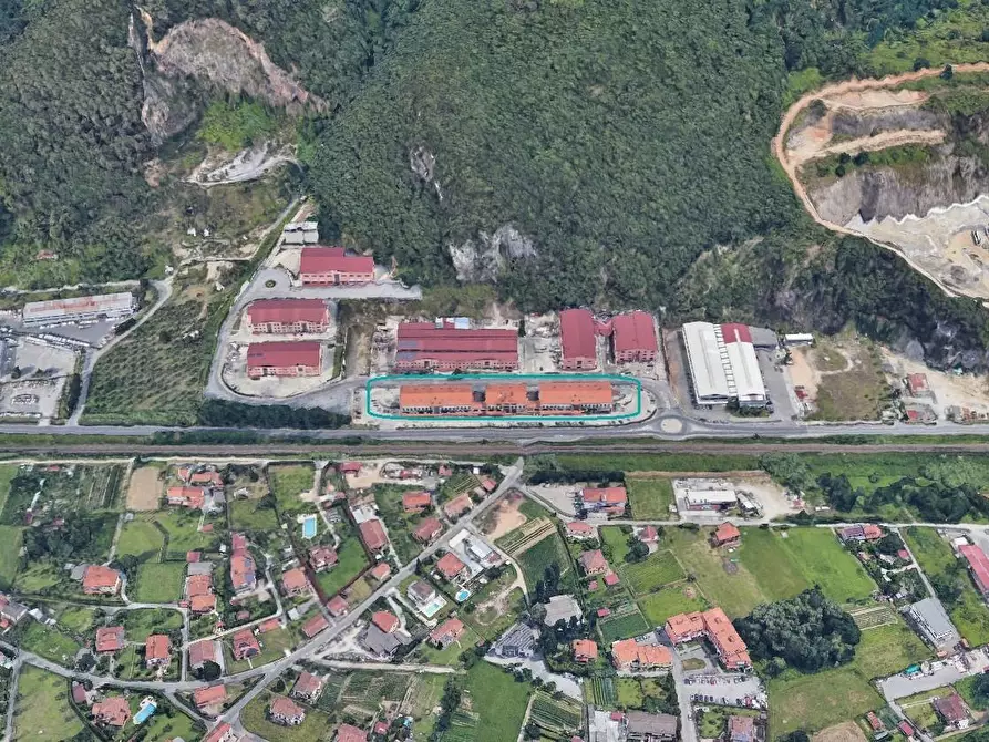 Immagine 5 di Locale commerciale in vendita  a Montignoso