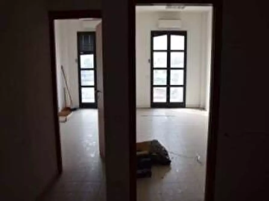Immagine 3 di Ufficio in vendita  a Montignoso