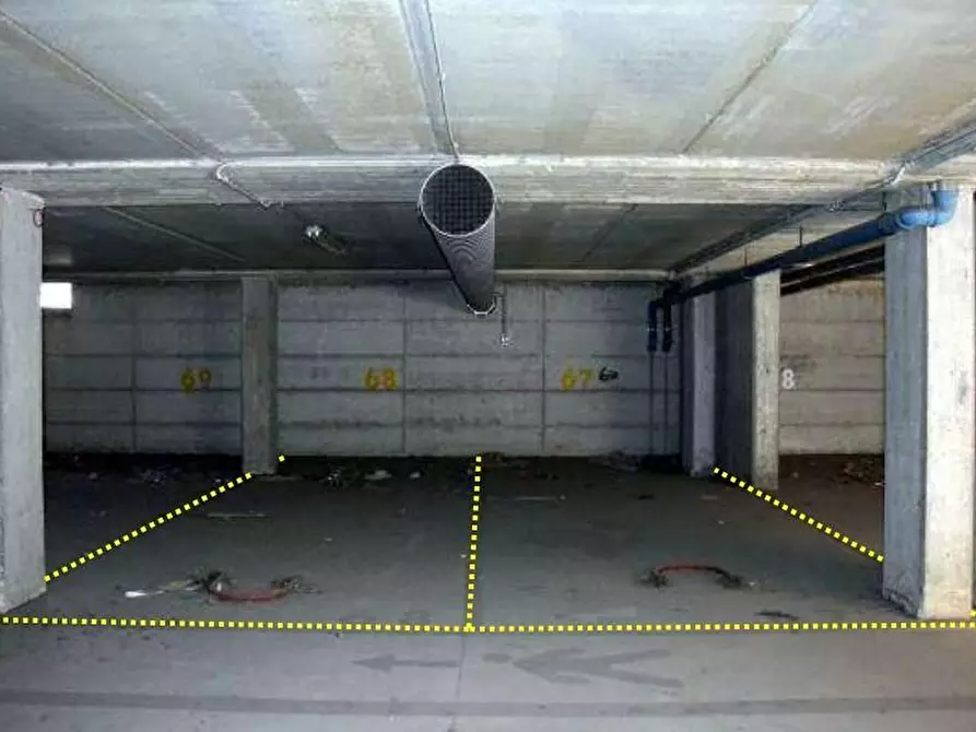 Immagine 5 di Ufficio in vendita  a Montignoso