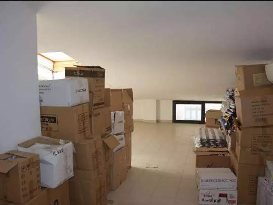 Immagine 3 di Ufficio in vendita  a Montignoso