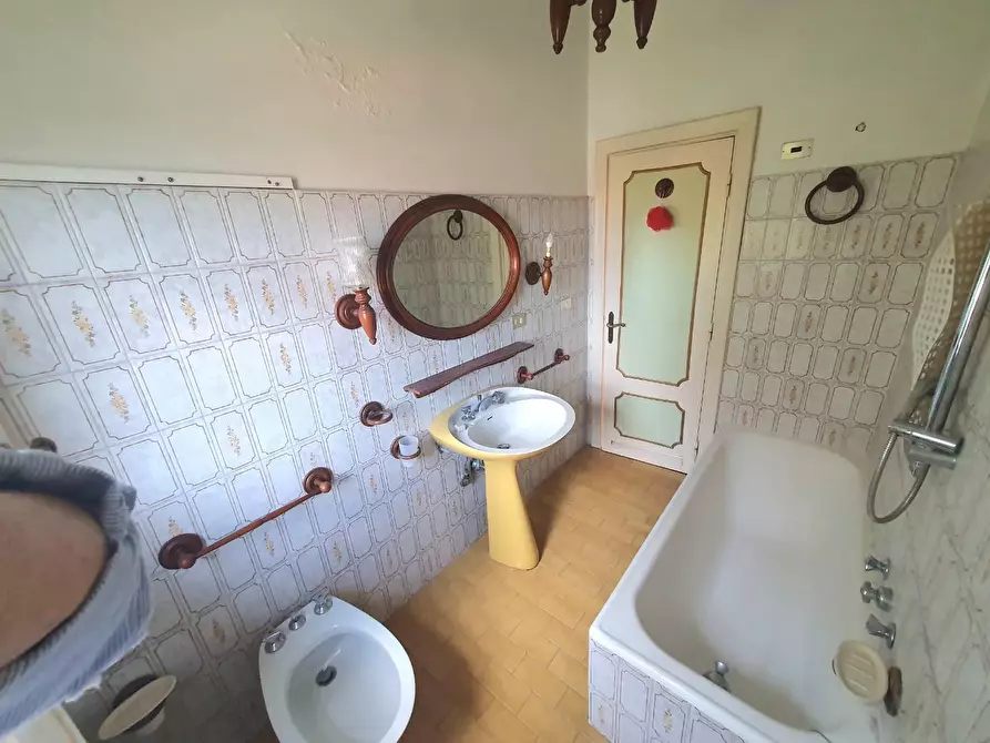 Immagine 35 di Casa bifamiliare in vendita  a Lucca