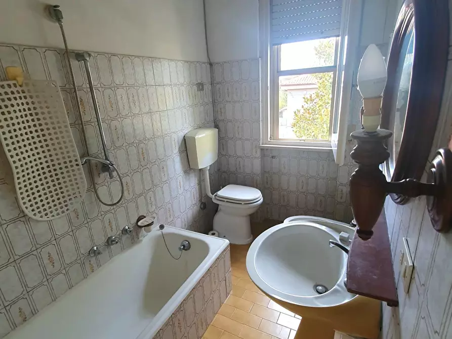 Immagine 33 di Casa bifamiliare in vendita  a Lucca