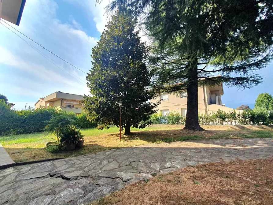 Immagine 52 di Casa bifamiliare in vendita  a Lucca