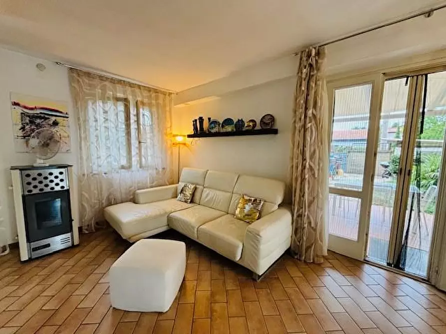 Immagine 10 di Casa bifamiliare in vendita  a Livorno