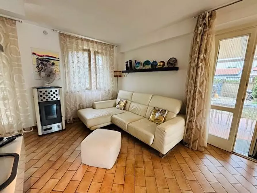 Immagine 9 di Casa bifamiliare in vendita  a Livorno