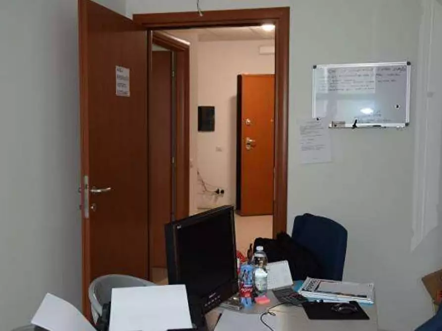 Immagine 3 di Ufficio in vendita  a Montignoso
