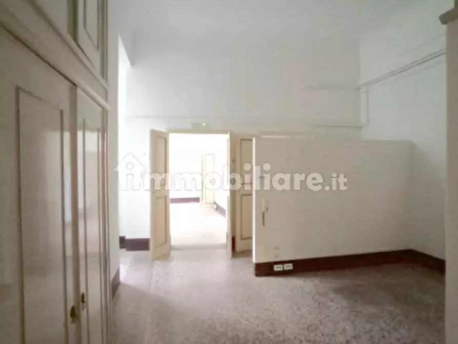 Immagine 6 di Ufficio in affitto  a Lucca