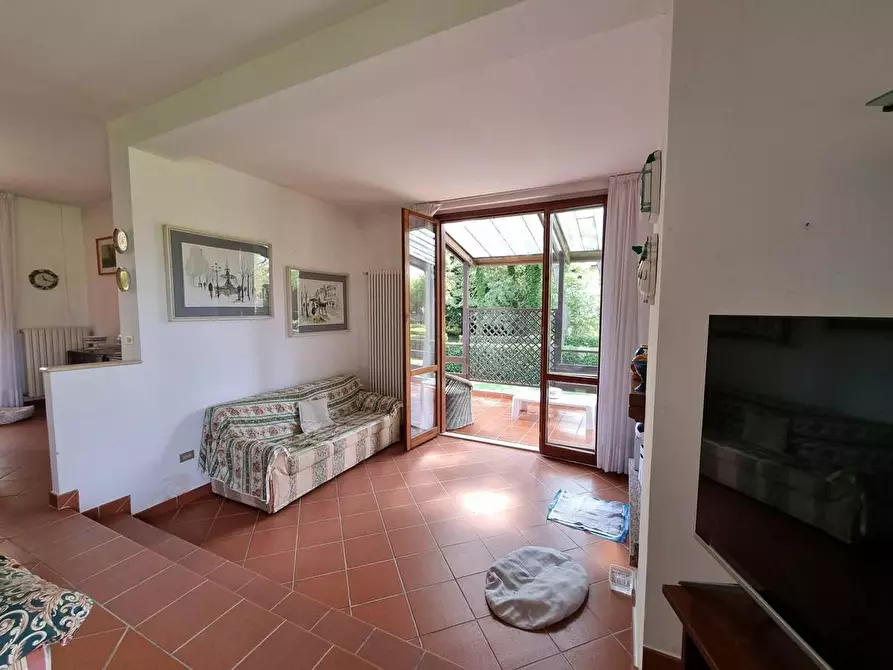 Immagine 9 di Villa in vendita  a Massa