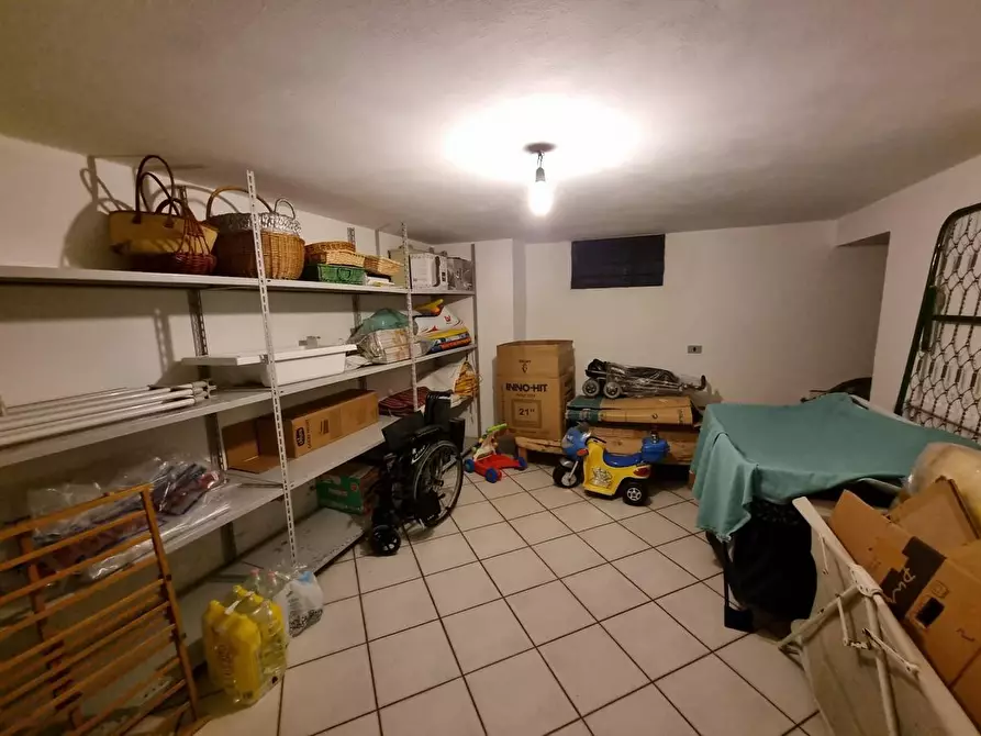 Immagine 37 di Villa in vendita  a Massa