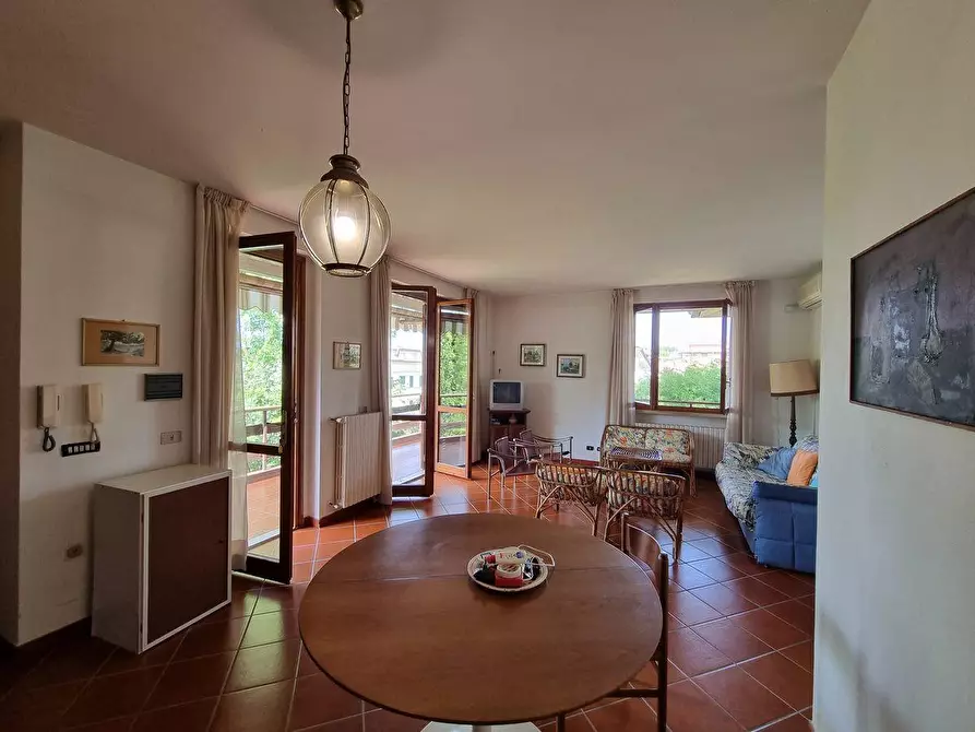 Immagine 20 di Villa in vendita  a Massa