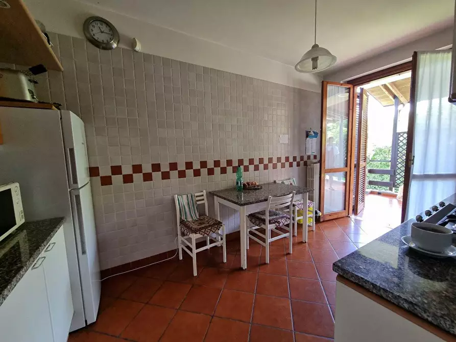 Immagine 12 di Villa in vendita  a Massa