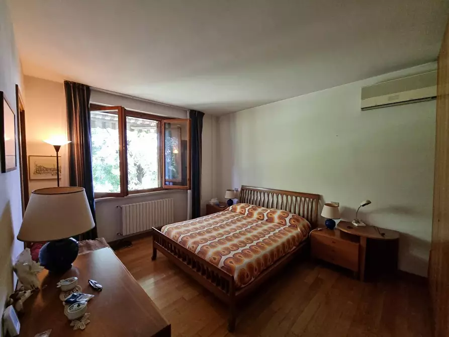 Immagine 15 di Villa in vendita  a Massa