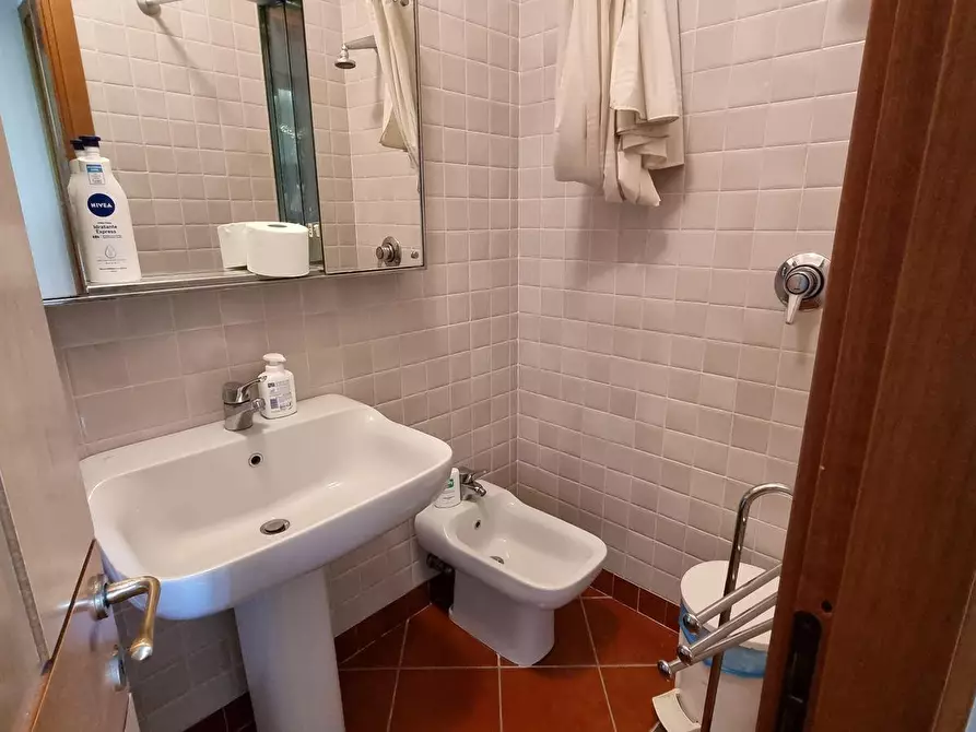 Immagine 26 di Villa in vendita  a Massa