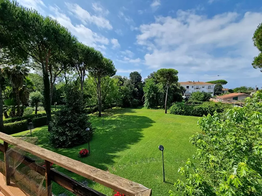 Immagine 28 di Villa in vendita  a Massa