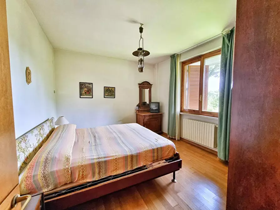 Immagine 22 di Villa in vendita  a Massa