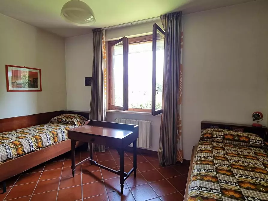 Immagine 25 di Villa in vendita  a Massa