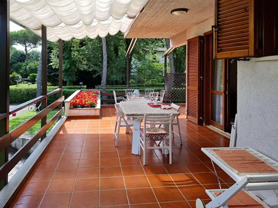 Immagine 1 di Villa in vendita  a Massa
