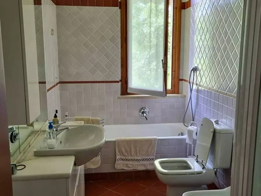 Immagine 16 di Villa in vendita  a Massa