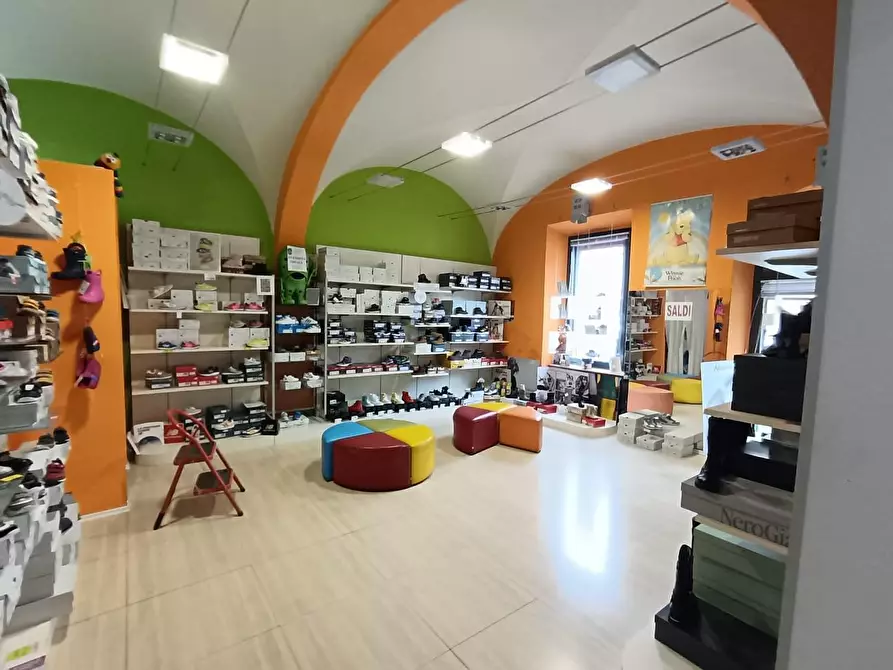 Immagine 7 di Locale commerciale in affitto  a San Giuliano Terme