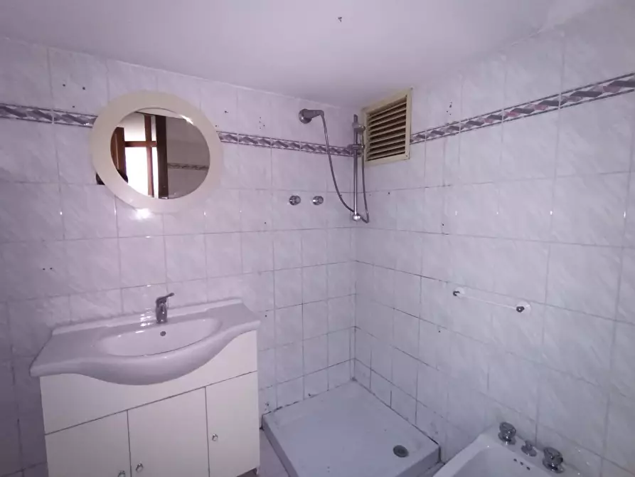 Immagine 12 di Appartamento in vendita  a Gallicano