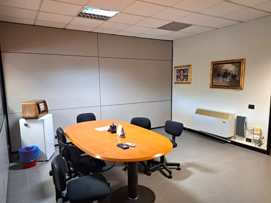 Immagine 8 di Ufficio in vendita  a Capannori