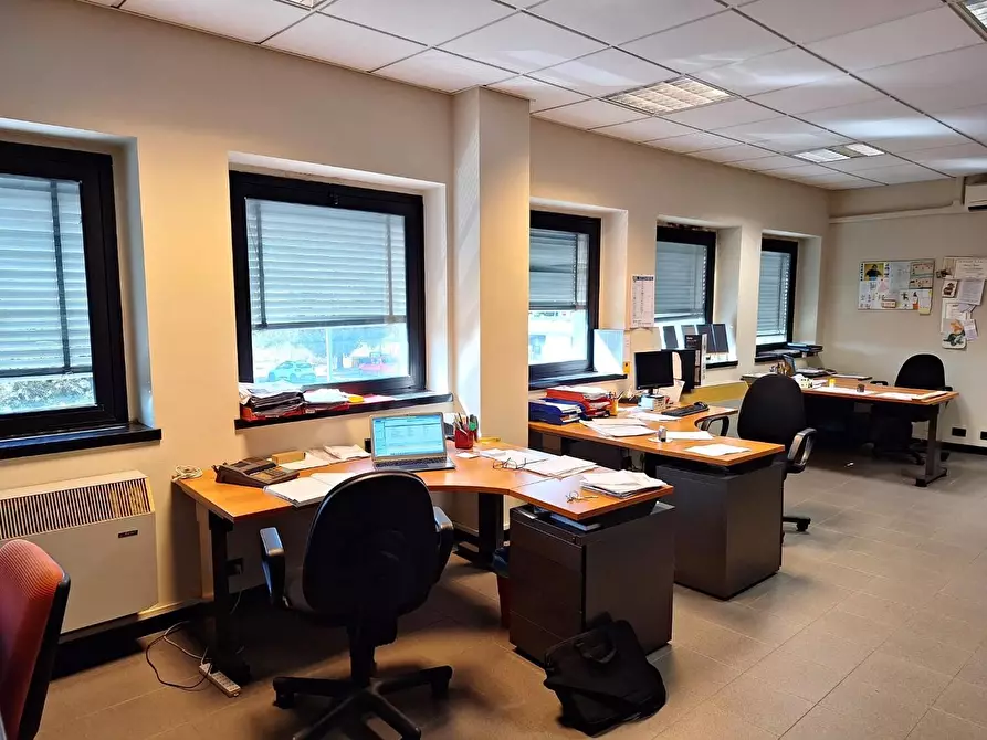 Immagine 6 di Ufficio in vendita  a Capannori