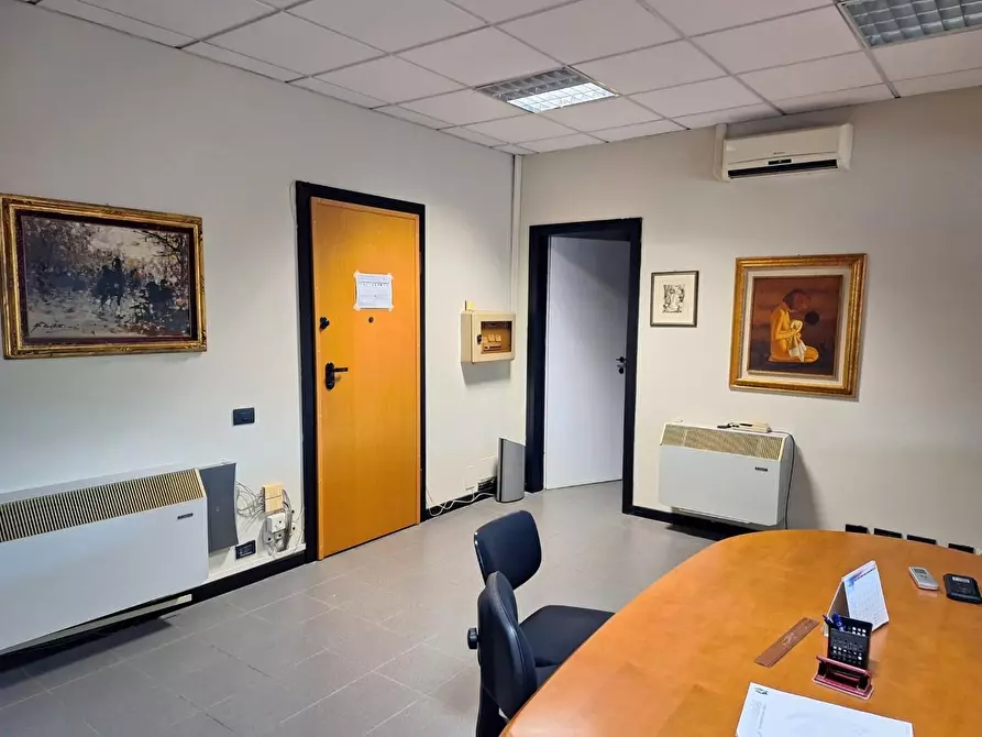 Immagine 7 di Ufficio in vendita  a Capannori