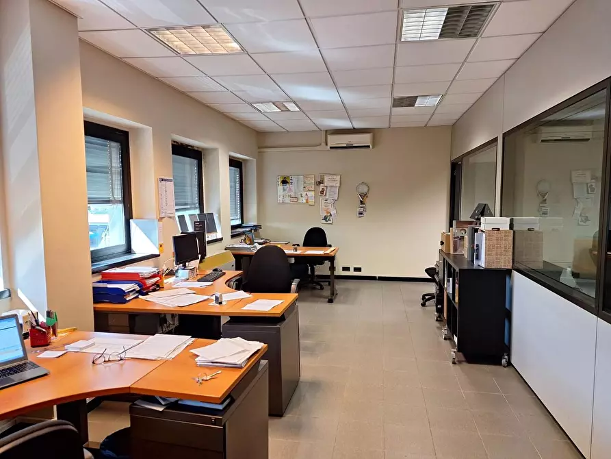 Immagine 2 di Ufficio in vendita  a Capannori