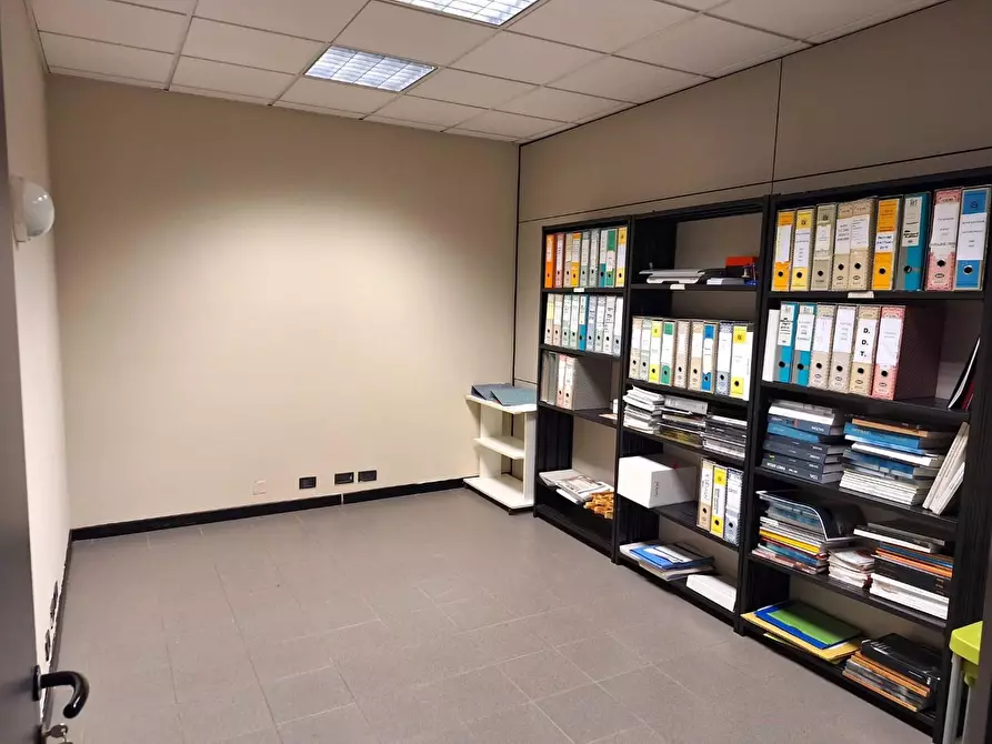 Immagine 4 di Ufficio in vendita  a Capannori