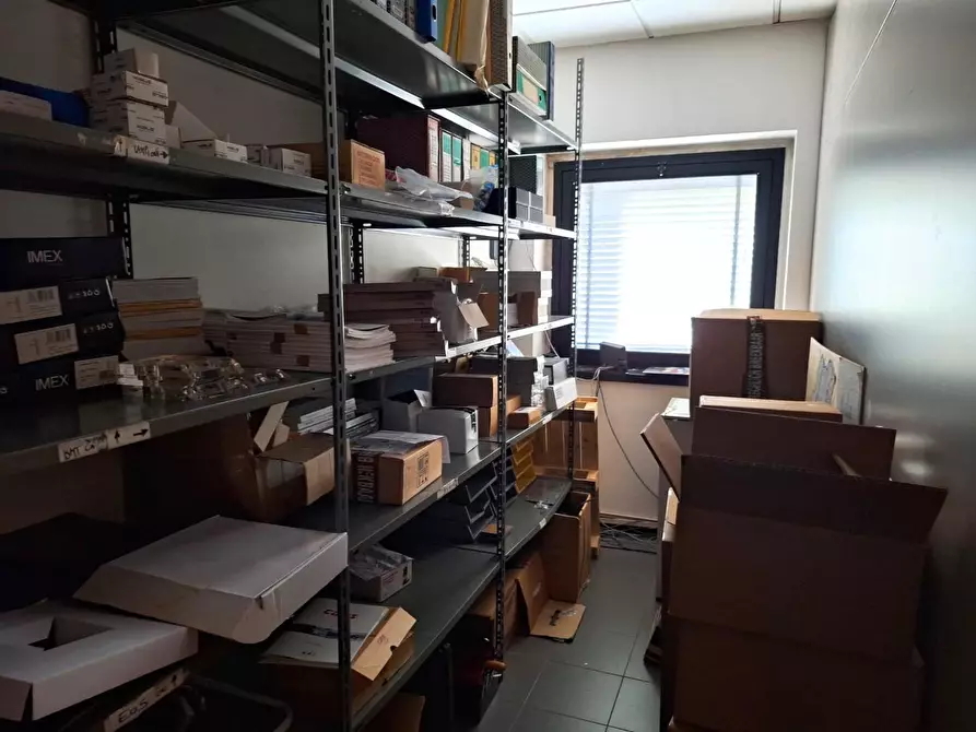 Immagine 5 di Ufficio in vendita  a Capannori