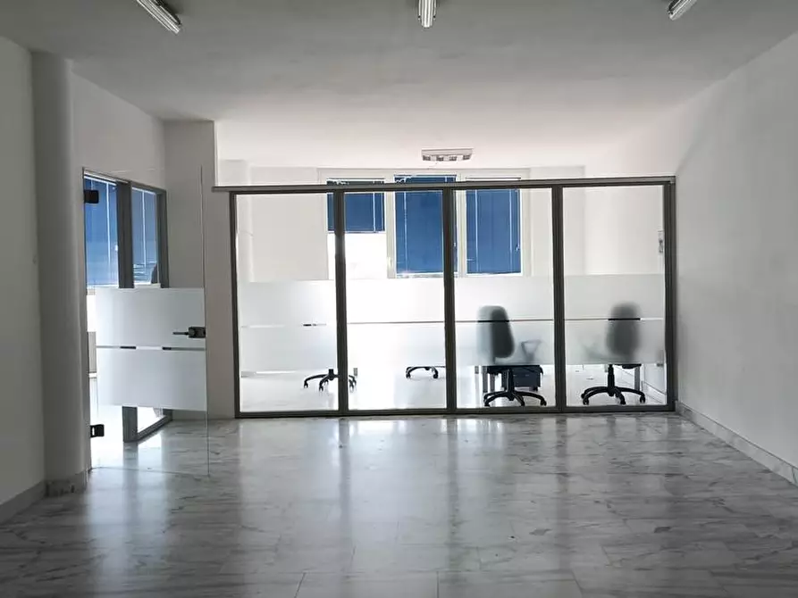 Immagine 34 di Ufficio in affitto  a Massa