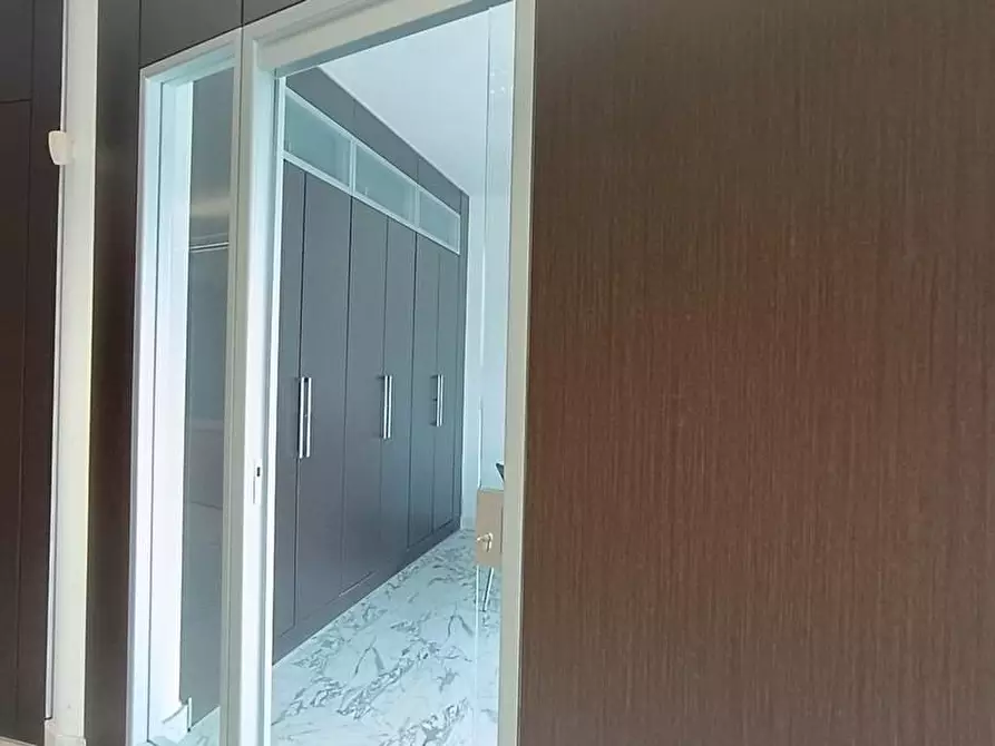 Immagine 23 di Ufficio in affitto  a Massa