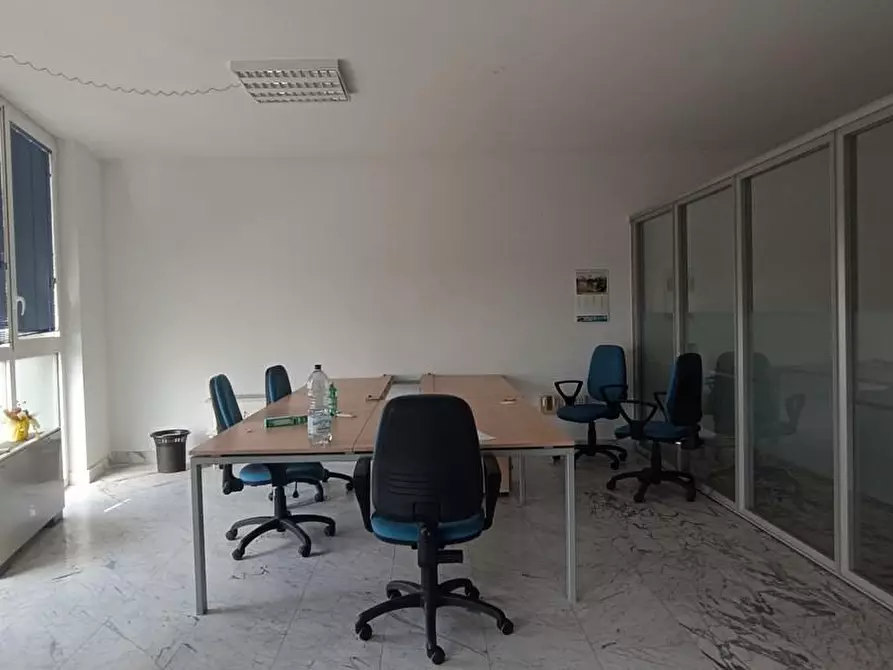 Immagine 29 di Ufficio in affitto  a Massa