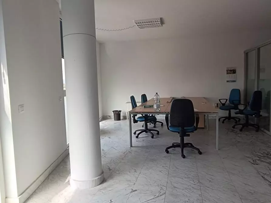 Immagine 31 di Ufficio in affitto  a Massa