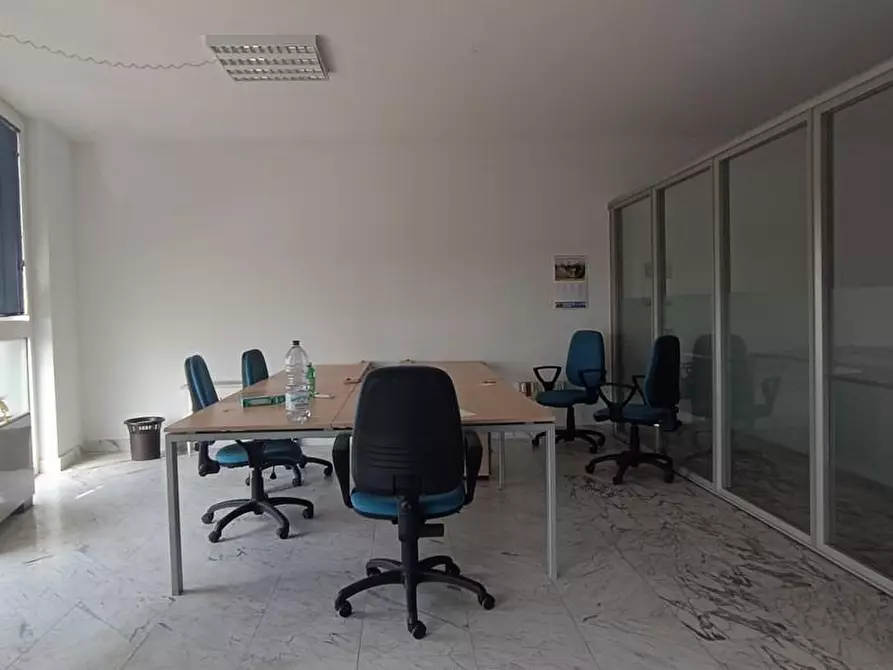 Immagine 30 di Ufficio in affitto  a Massa