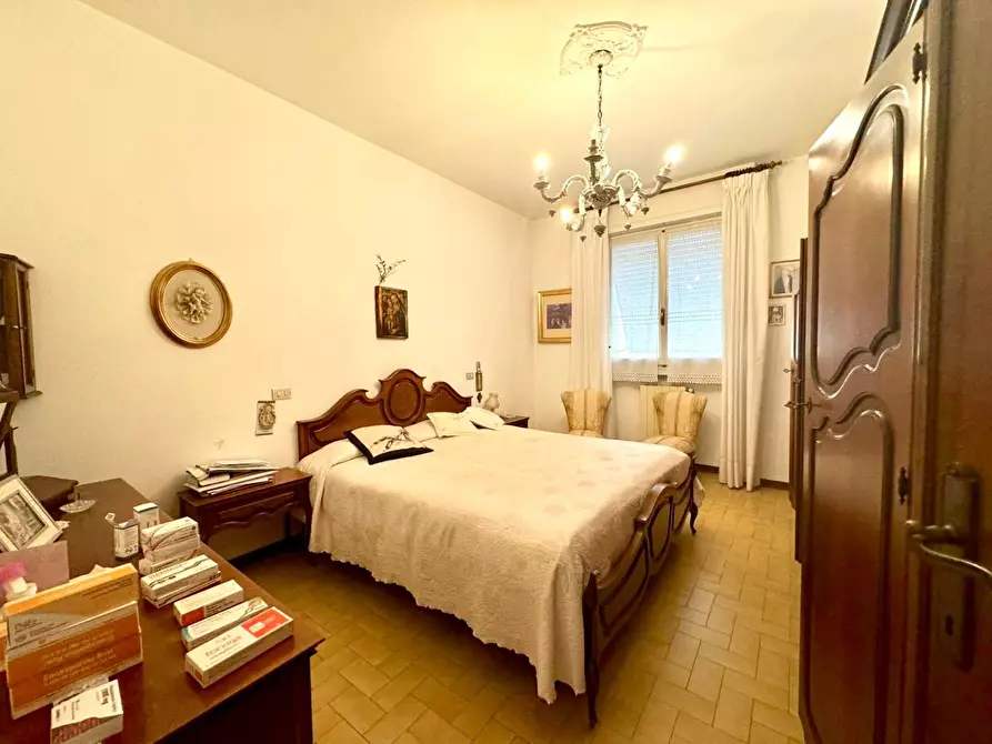 Immagine 11 di Appartamento in vendita  a Massa