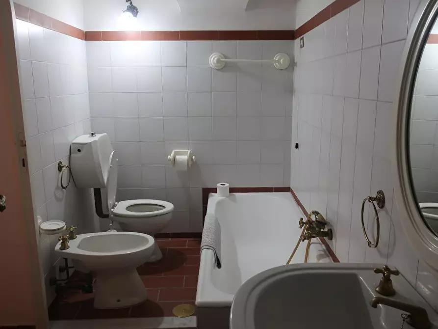 Immagine 29 di Appartamento in vendita  a Carrara