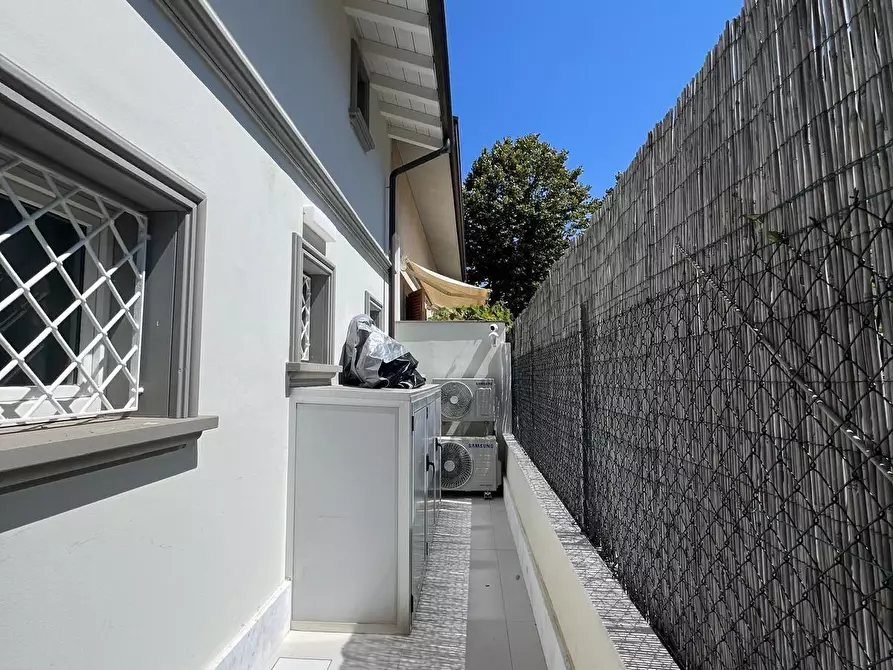 Immagine 33 di Villa in affitto  a Forte Dei Marmi