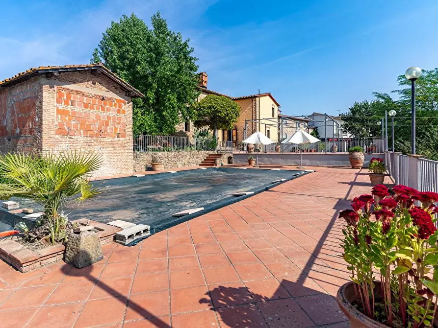 Immagine 10 di Casa colonica in vendita  a Vinci