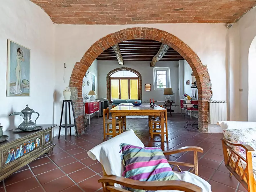 Immagine 12 di Casa colonica in vendita  a Vinci