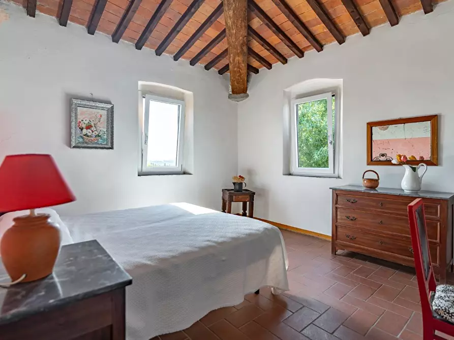 Immagine 31 di Casa colonica in vendita  a Vinci