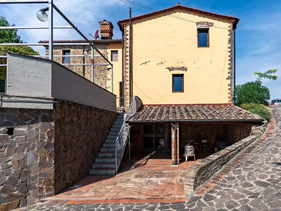 Immagine 2 di Casa colonica in vendita  a Vinci