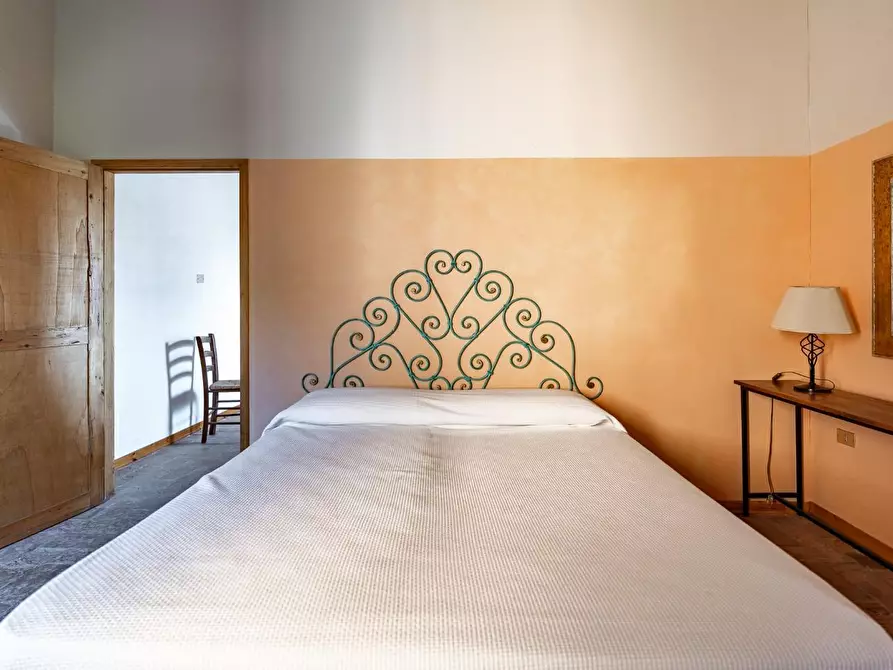 Immagine 45 di Casa colonica in vendita  a Vinci