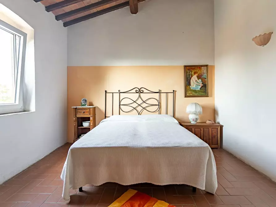 Immagine 34 di Casa colonica in vendita  a Vinci