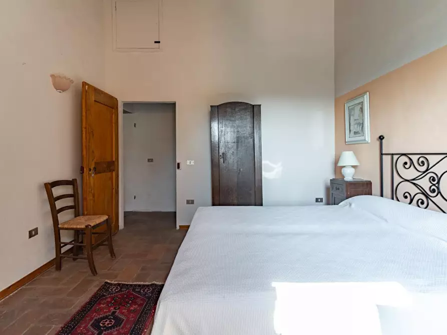 Immagine 39 di Casa colonica in vendita  a Vinci